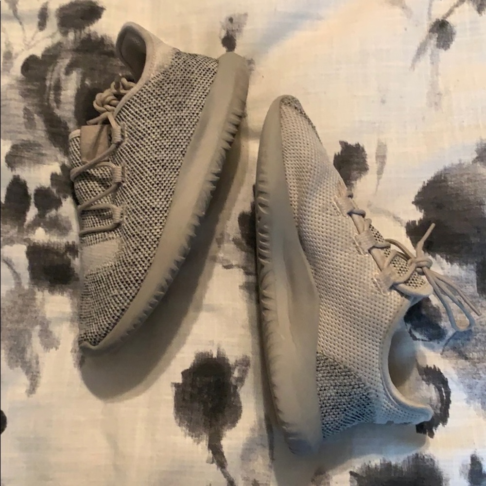 Kids unisex adidas US size 2